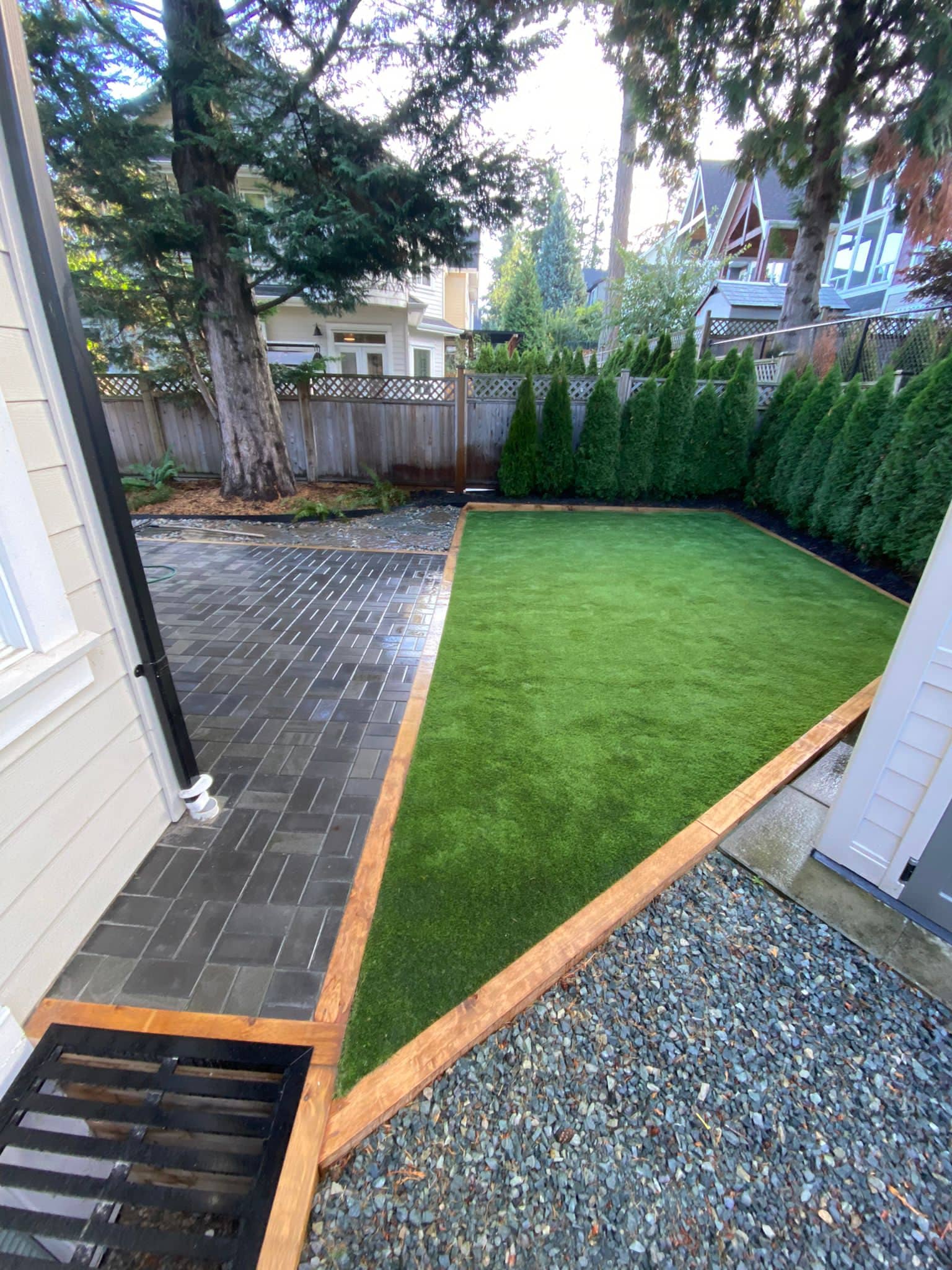 atkinson-landscaping-surrey patio and synthetic grass project